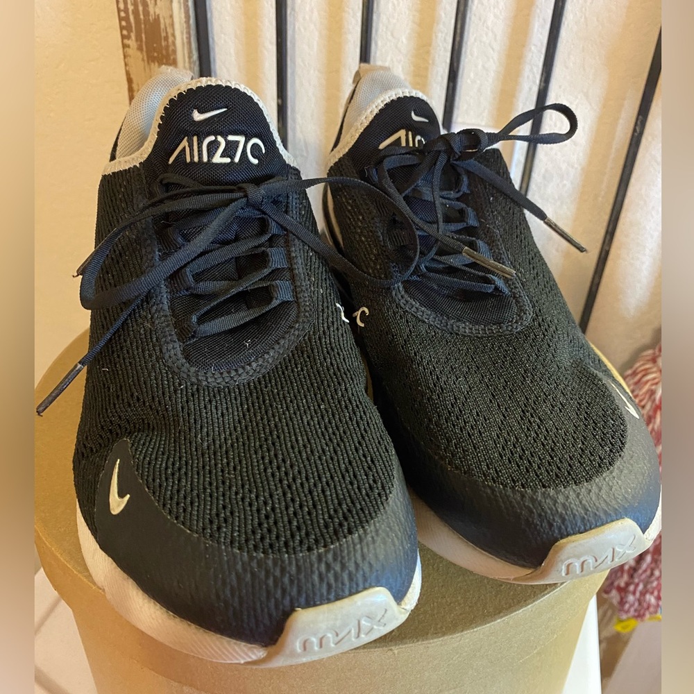 Women’s, Nike air 270 black-and-white size 8
